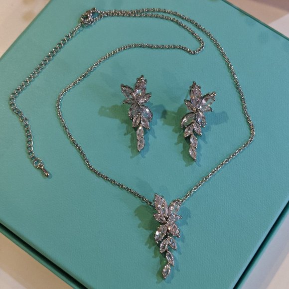 Bridal Set - Drop Earring & Necklace - Silver Tone - Picture 1 of 6